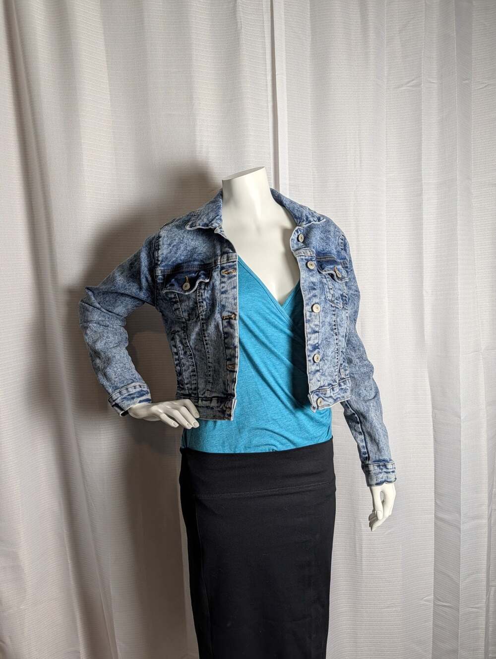 Ashley Vintage Charm Women's Acid Wash Cropped Denim Jacket